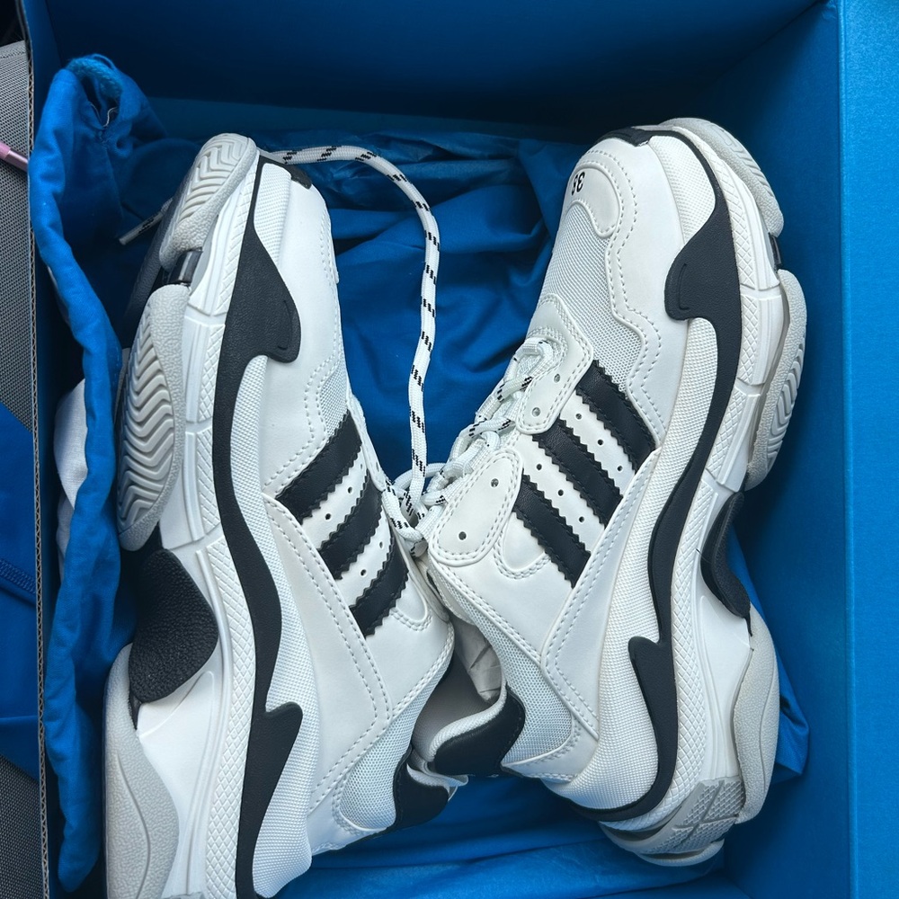 Balenciaga x adidas Men's White and Black Sneakers 8.5 women’s 7.5 men’s